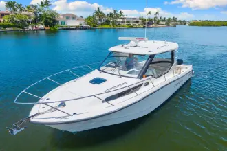 Thumbnail von Boston Whaler 325 Conquest