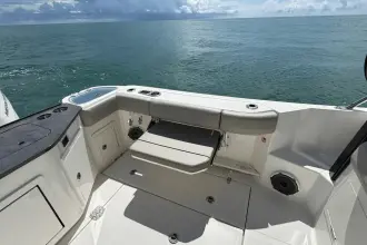 Thumbnail von Boston Whaler 365 Conquest