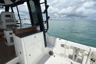Thumbnail von Boston Whaler 365 Conquest