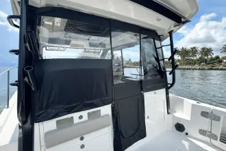 Thumbnail von Boston Whaler 365 Conquest