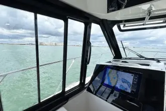 Thumbnail von Boston Whaler 365 Conquest