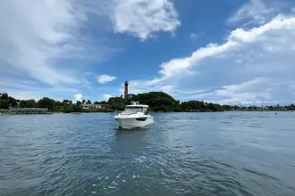 Thumbnail von Boston Whaler 365 Conquest