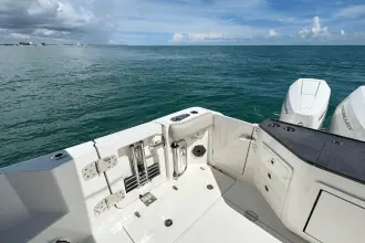 Thumbnail von Boston Whaler 365 Conquest