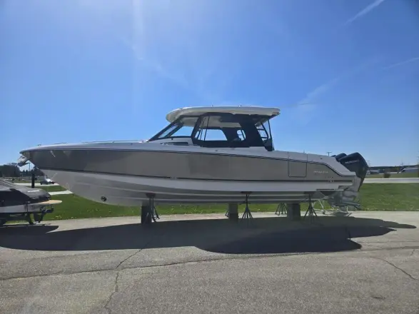 Boston Whaler 350 Realm