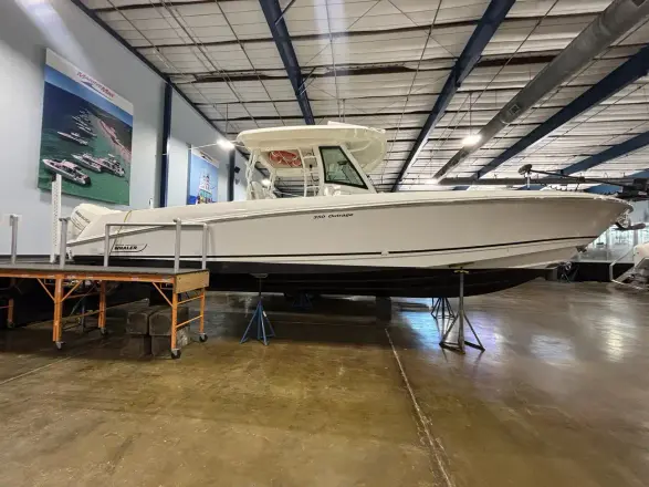 Boston Whaler 350 Outrage