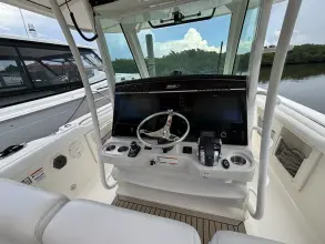 Thumbnail von Boston Whaler 350 Outrage