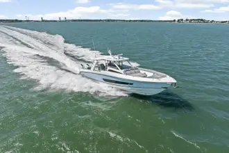 Boston Whaler 420 Outrage