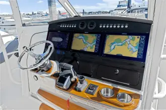 Thumbnail von Boston Whaler 420 Outrage