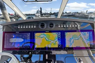 Thumbnail von Boston Whaler 420 Outrage