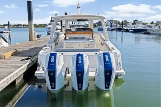 Thumbnail von Boston Whaler 420 Outrage