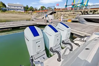 Thumbnail von Boston Whaler 420 Outrage