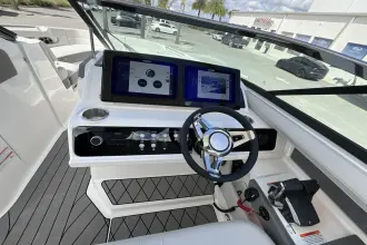 Thumbnail von Sea Ray SLX 310 Outboard