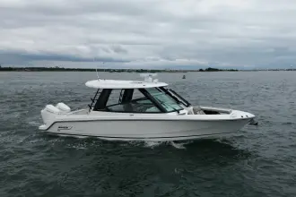 Boston Whaler 330 Vantage
