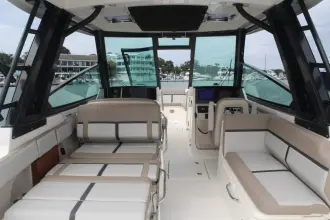 Thumbnail von Boston Whaler 330 Vantage