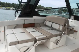 Thumbnail von Boston Whaler 330 Vantage