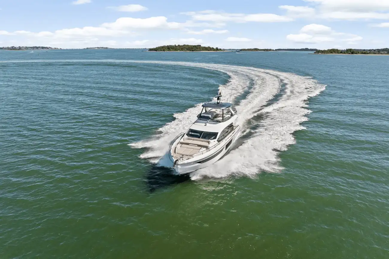 Thumbnail von Azimut 68