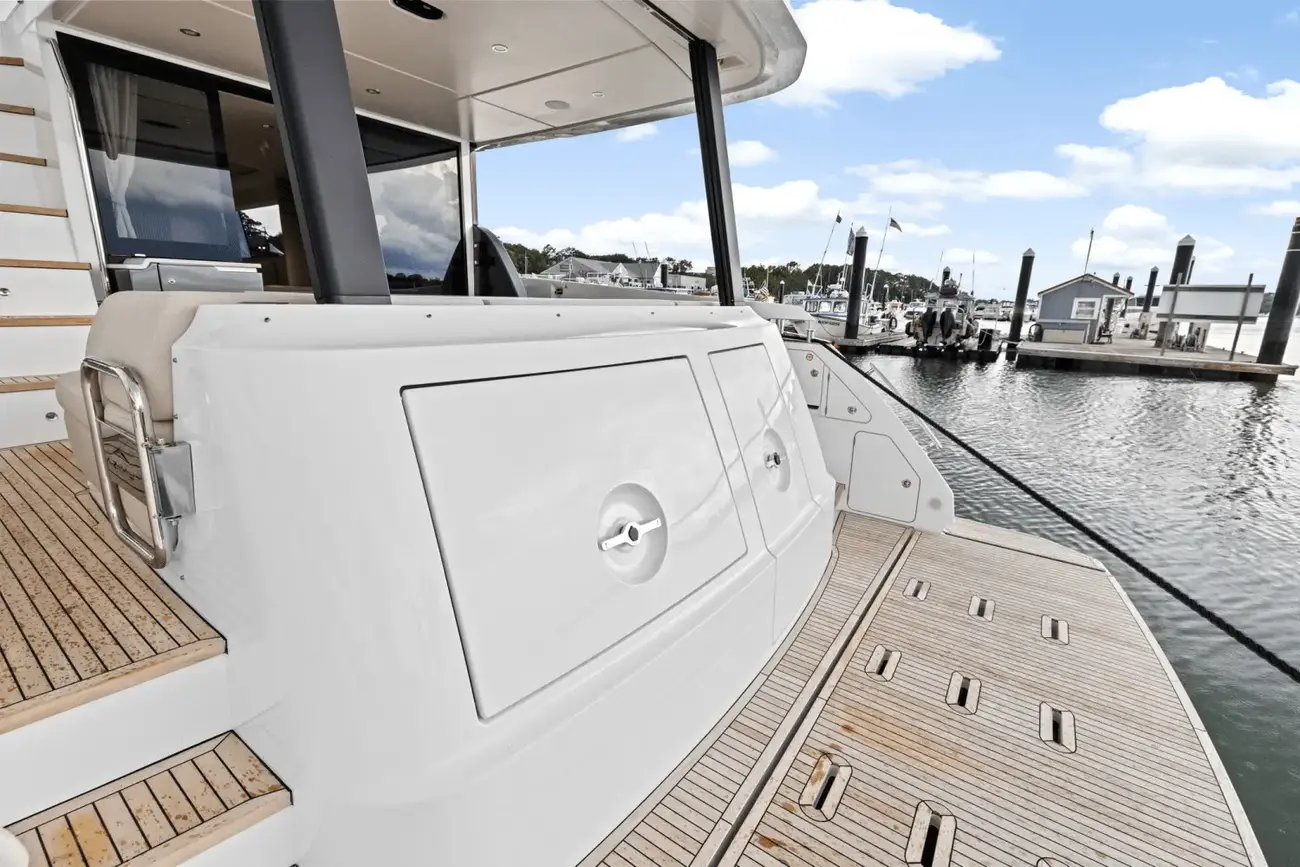 Thumbnail von Azimut 68