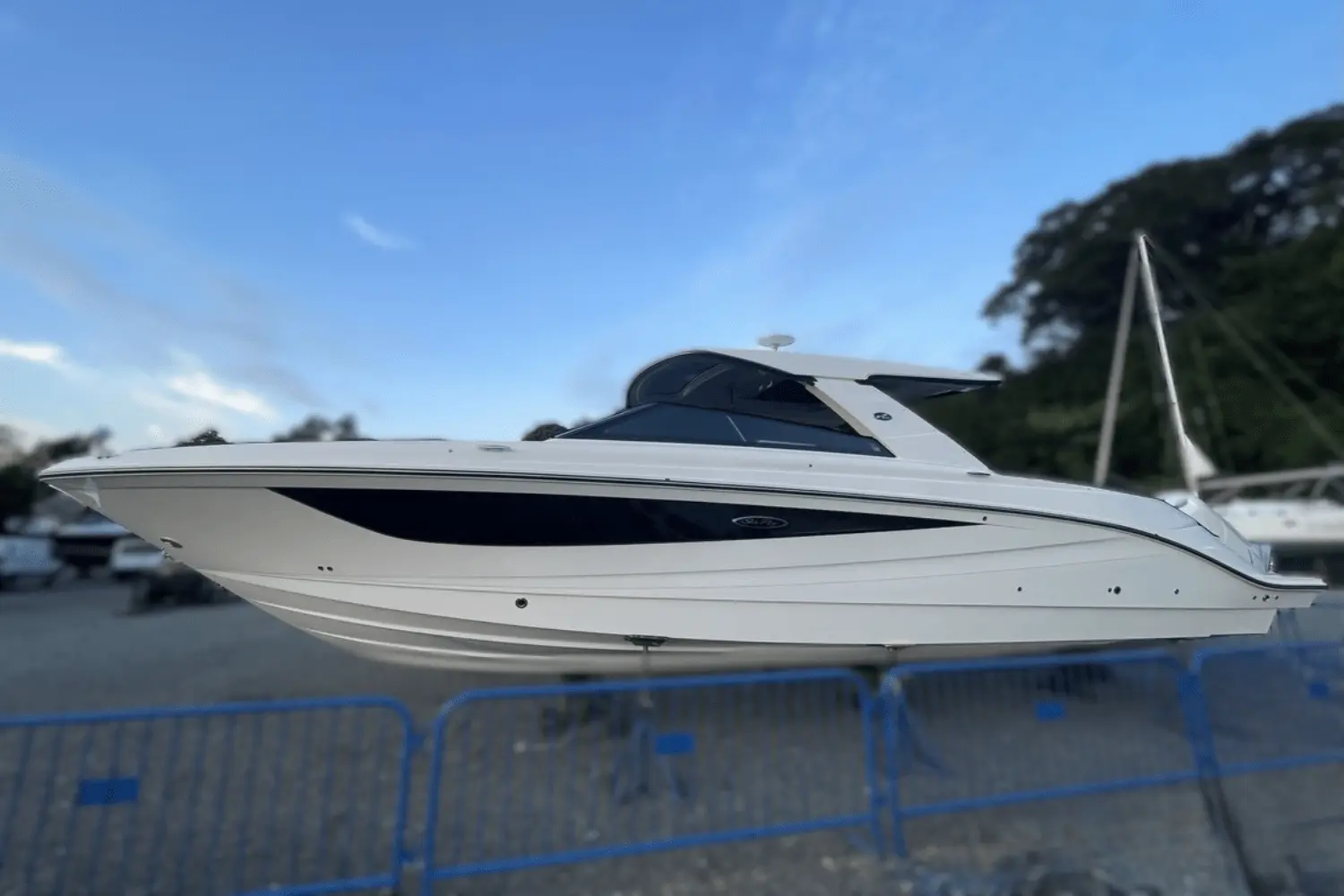Sea Ray SLX 400 fuera de borda