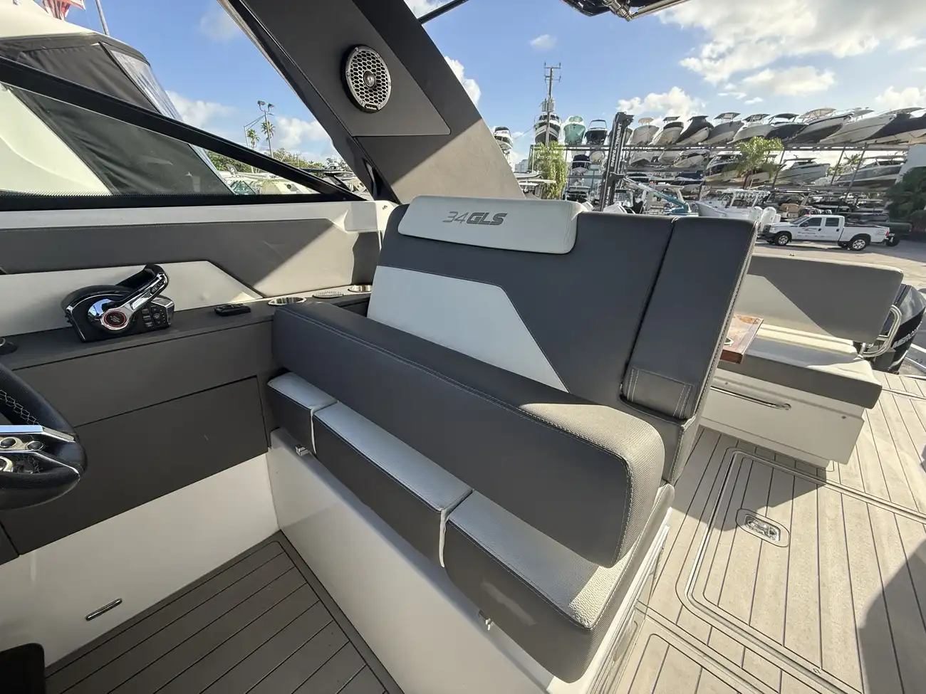 Thumbnail von Cruisers Yachts 34 GLS