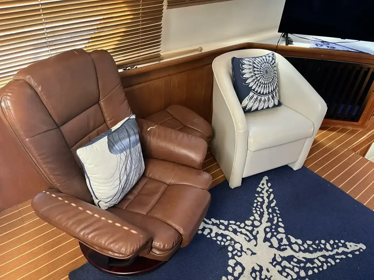Thumbnail von Carver 440 Aft Cabin Motor Yacht Grace
