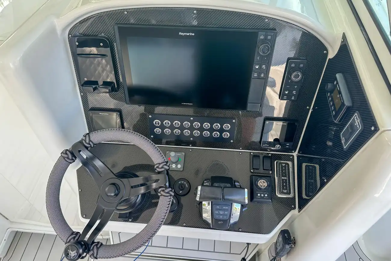 Thumbnail von Yellowfin 42 Offshore