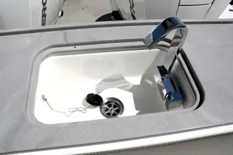 Thumbnail von Boston Whaler 330 Vantage