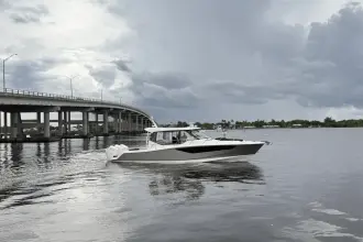 Thumbnail von Boston Whaler 405 Conquest