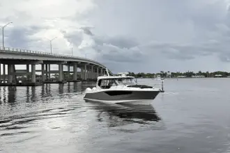 Thumbnail von Boston Whaler 405 Conquest