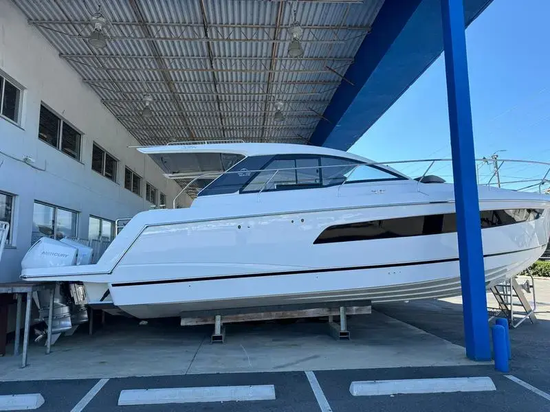 Sealine S335V