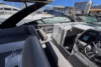 Thumbnail von Cruisers Yachts 338 SS