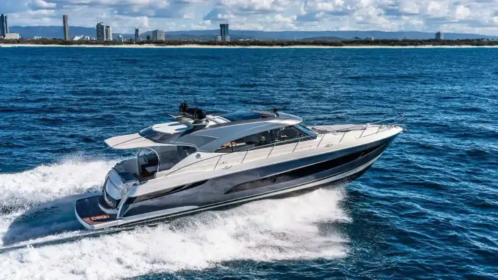 Riviera 5400 Sport Yacht Platinum Edition