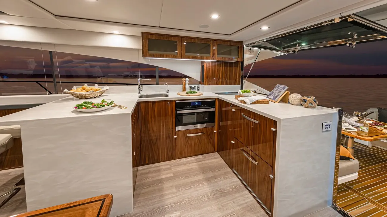 Thumbnail von Riviera 5400 Sport Yacht Platinum Edition