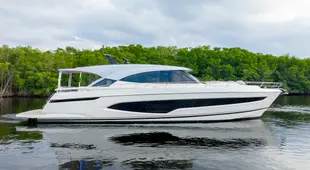 Riviera 6800 Sport Yacht