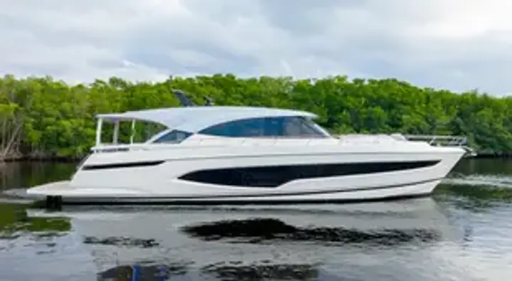 Riviera 6800 Sport Yacht