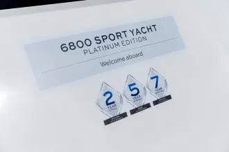 Thumbnail von Riviera 6800 Sport Yacht