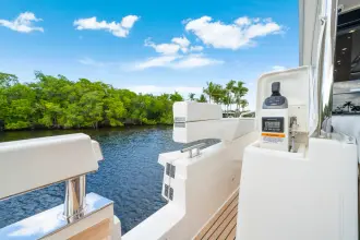 Thumbnail von Riviera 6800 Sport Yacht