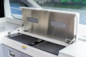 Thumbnail von Riviera 6800 Sport Yacht