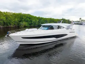 Thumbnail von Riviera 6800 Sport Yacht