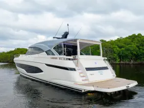 Thumbnail von Riviera 6800 Sport Yacht