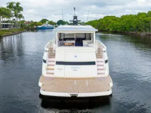 Thumbnail von Riviera 6800 Sport Yacht