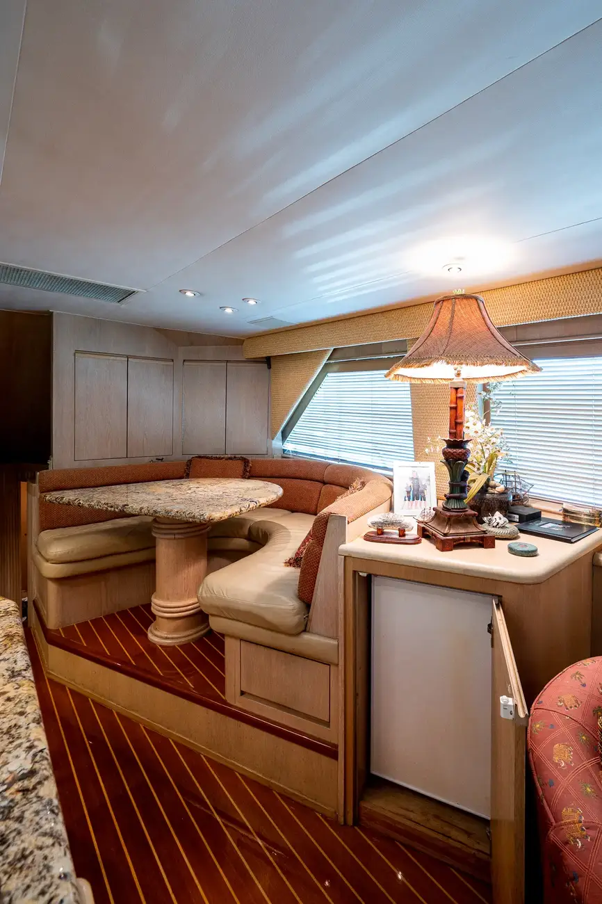 Thumbnail von Hatteras 65 Convertible