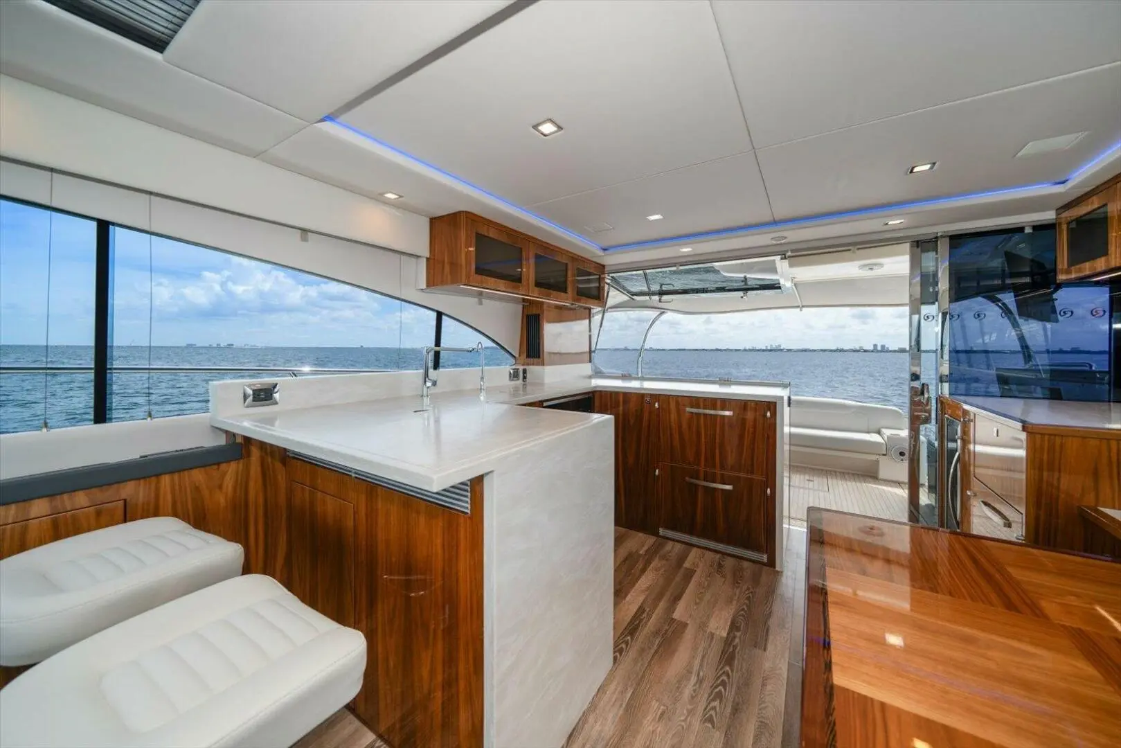 Thumbnail von Riviera 5400 Sport Yacht