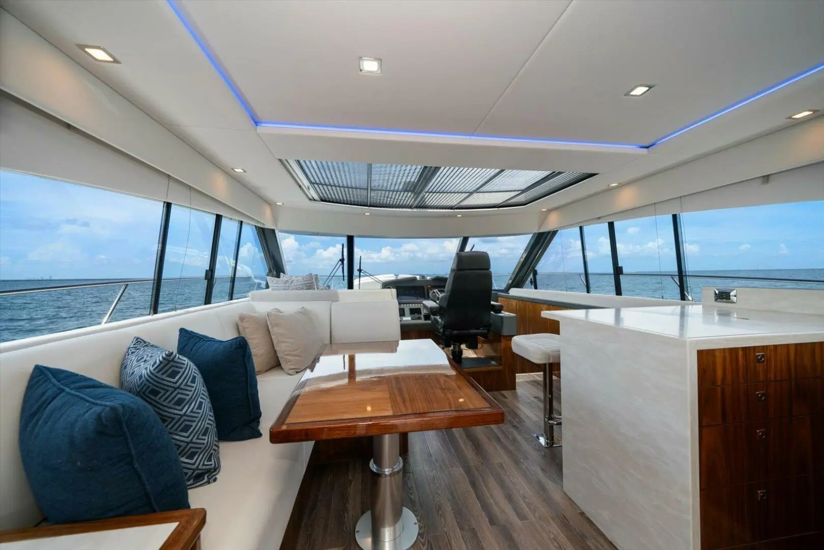 Thumbnail von Riviera 5400 Sport Yacht