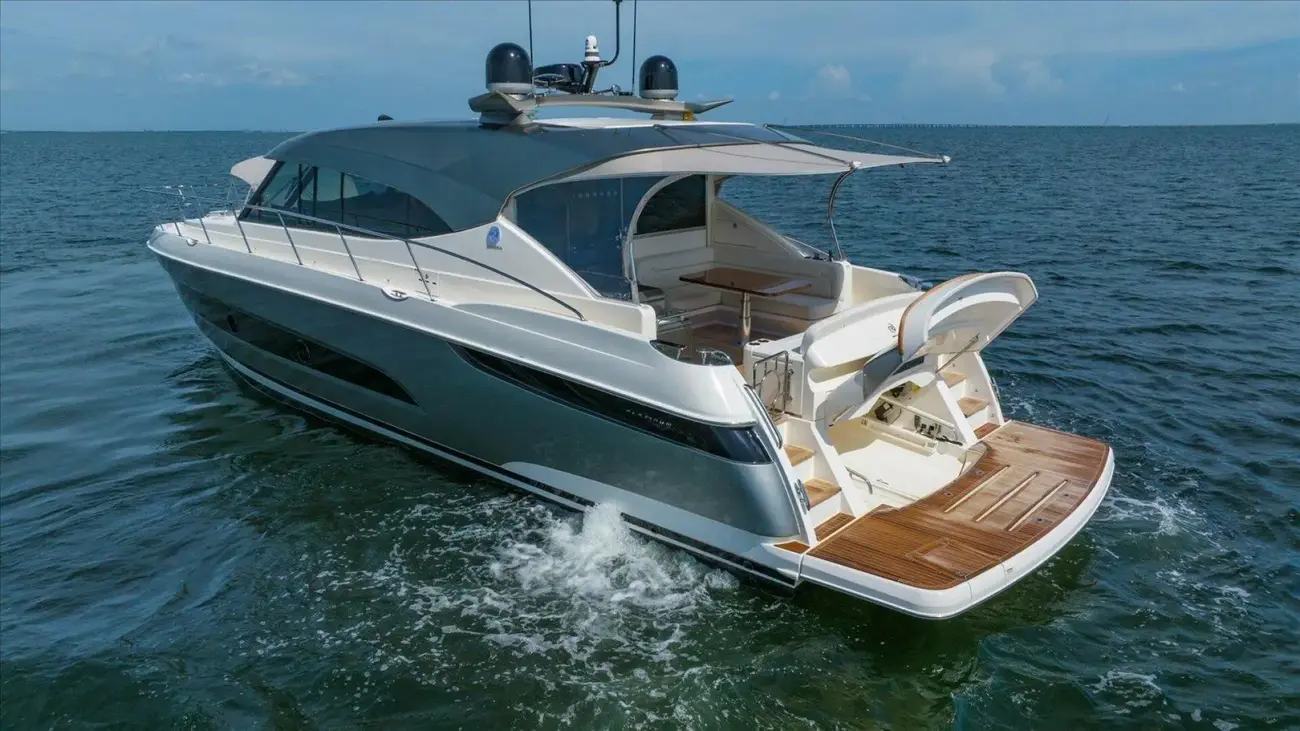 Thumbnail von Riviera 5400 Sport Yacht