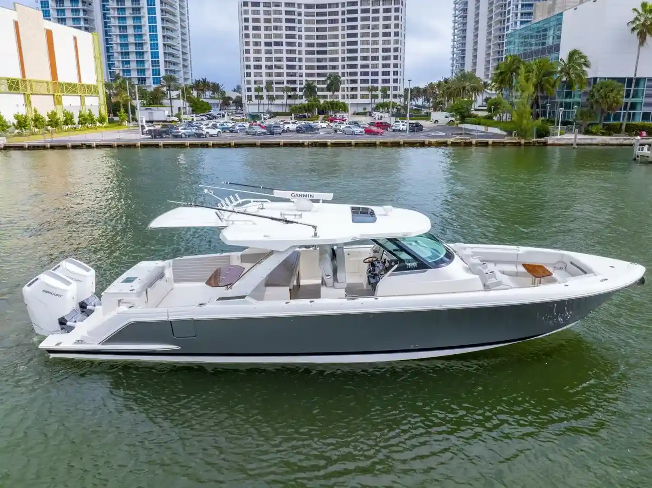Tiara Yachts 43LS