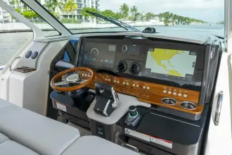 Thumbnail von Tiara Yachts 43LS