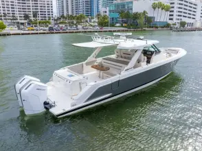 Thumbnail von Tiara Yachts 43LS