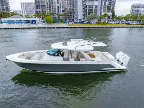 Thumbnail von Tiara Yachts 43LS