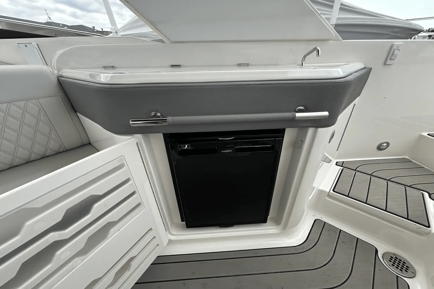 Thumbnail von Sea Ray SLX 310