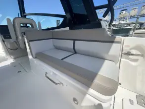 Thumbnail von Boston Whaler 330 Vantage